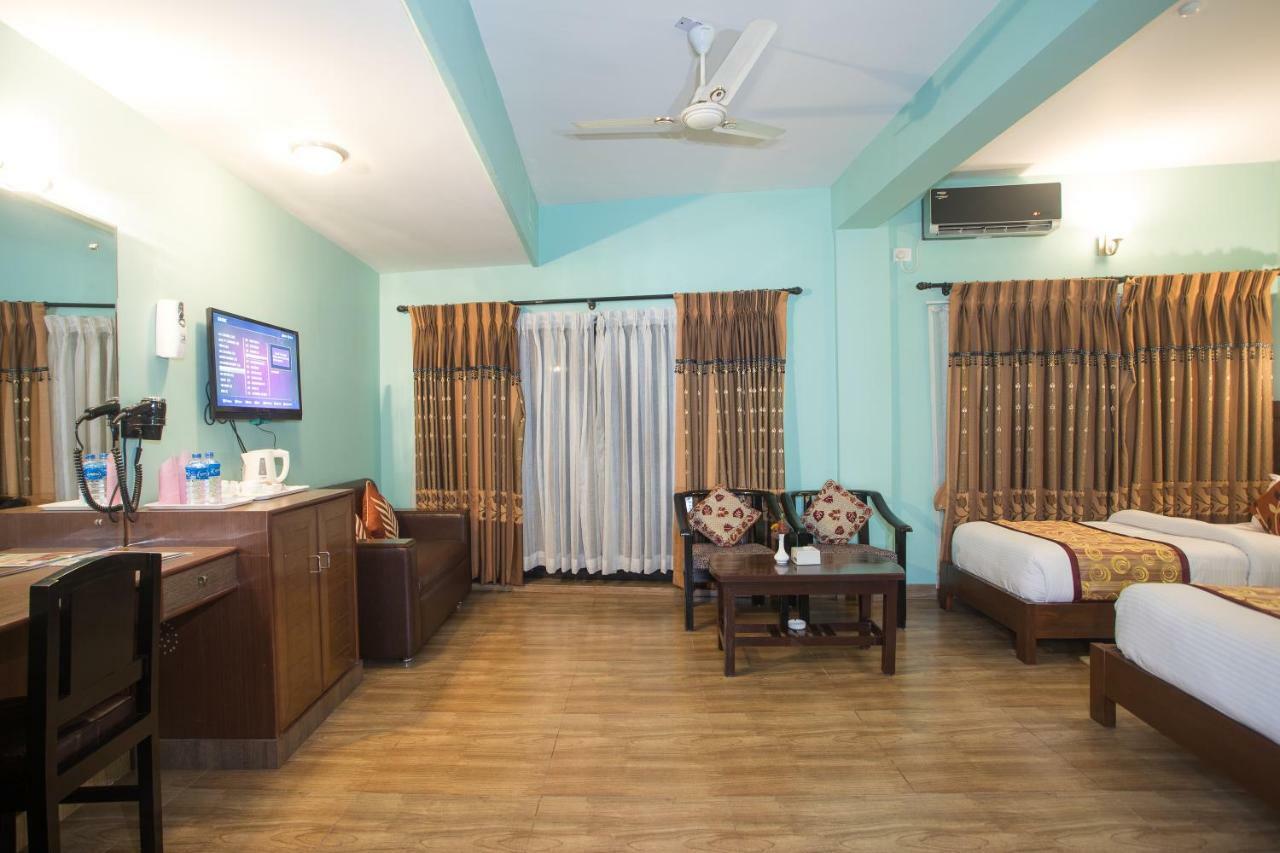 Hotel Peace Plaza Pokhara Exterior photo