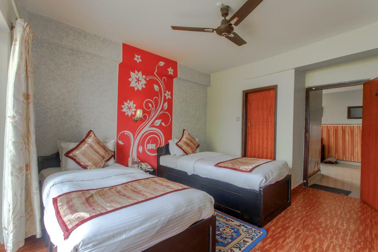 Hotel Peace Plaza Pokhara Exterior photo
