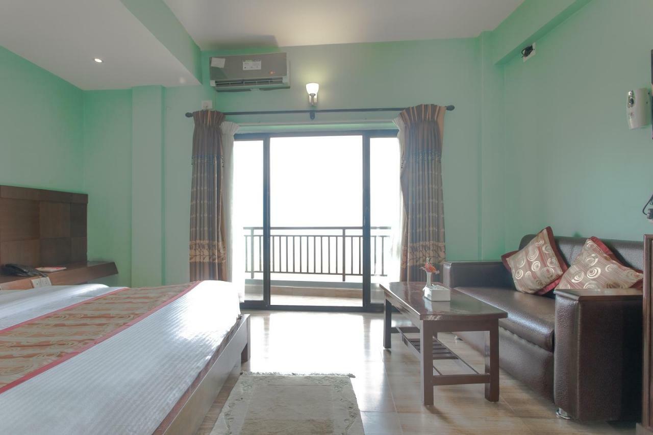 Hotel Peace Plaza Pokhara Exterior photo