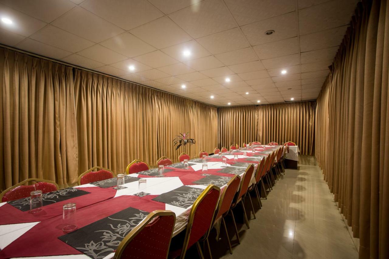 Hotel Peace Plaza Pokhara Exterior photo